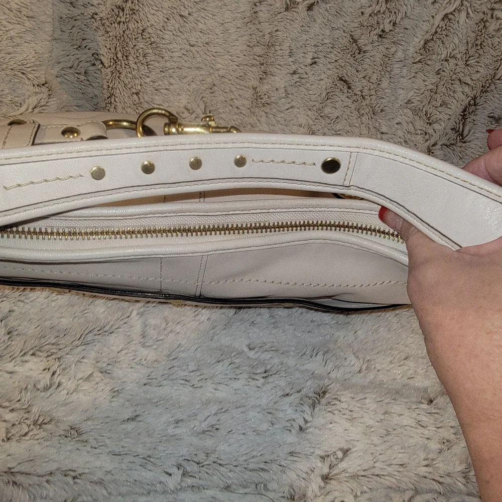 Coach cream colored bag. - Picture 5 of 12